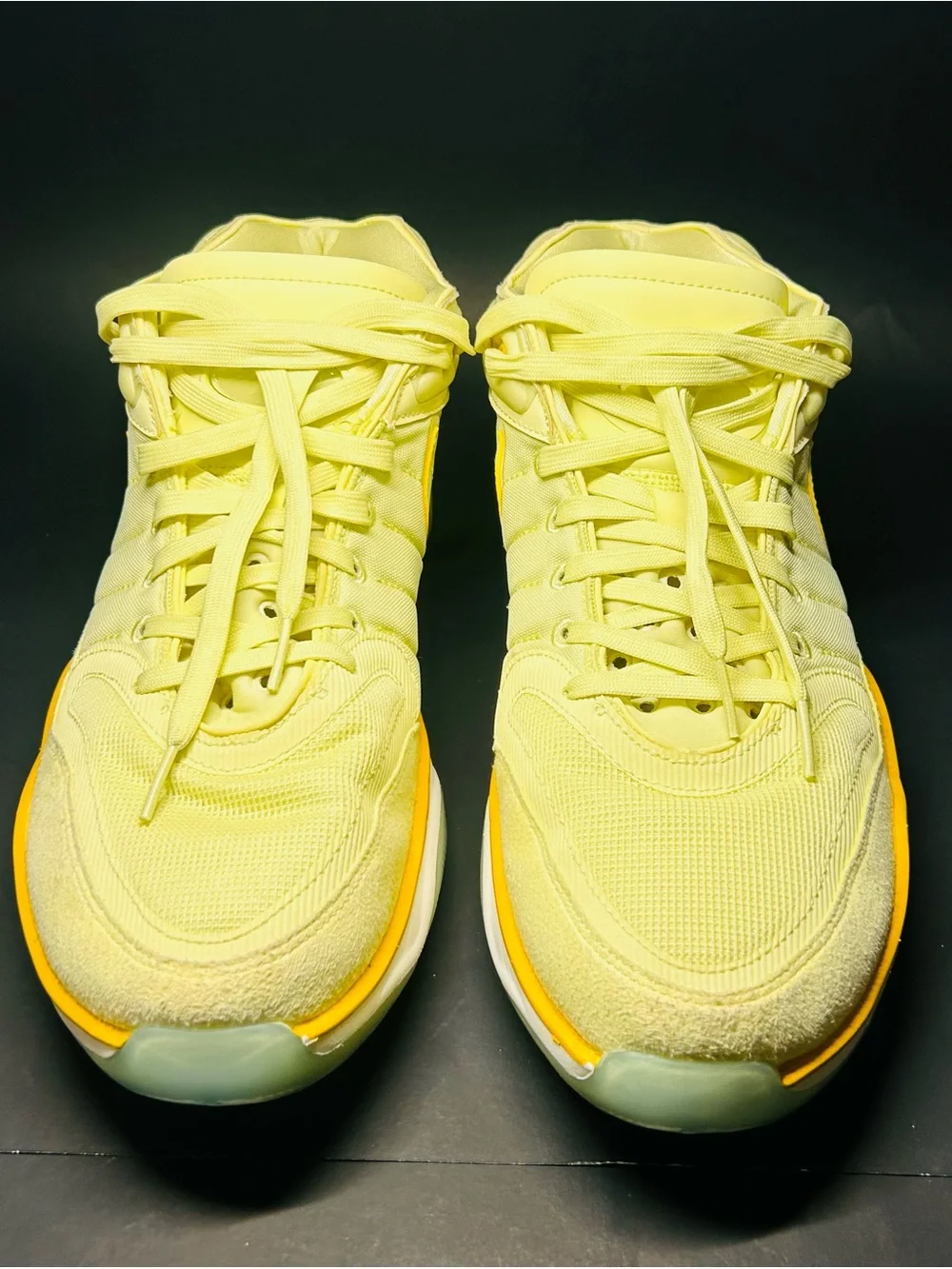 Nike Men’s Sneakers Yellow Volt Low Top Athletic Shoes Size 12 D9405-302